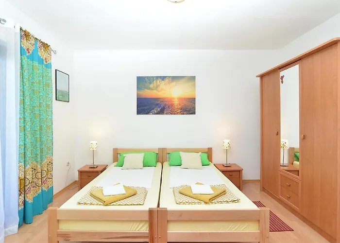 With Parking Space Stinjan, - 20816 *