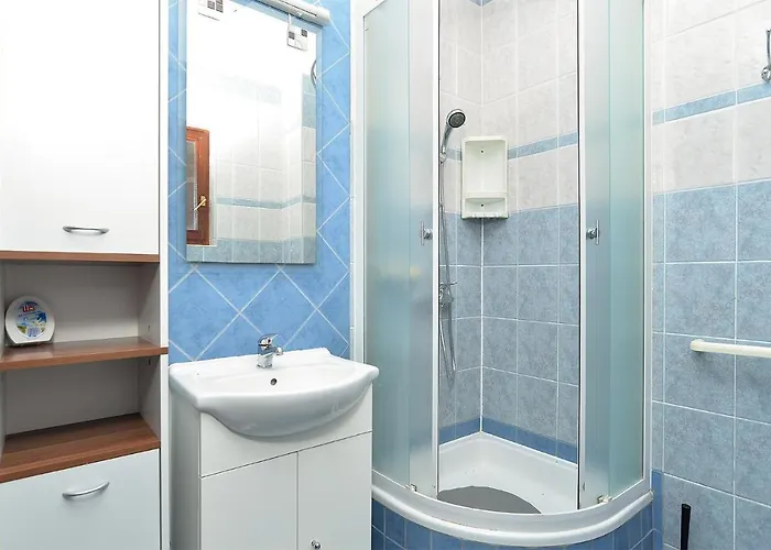 With Parking Space Stinjan, - 20816 *