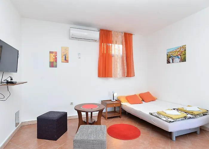 With Parking Space Stinjan, - 20816 *