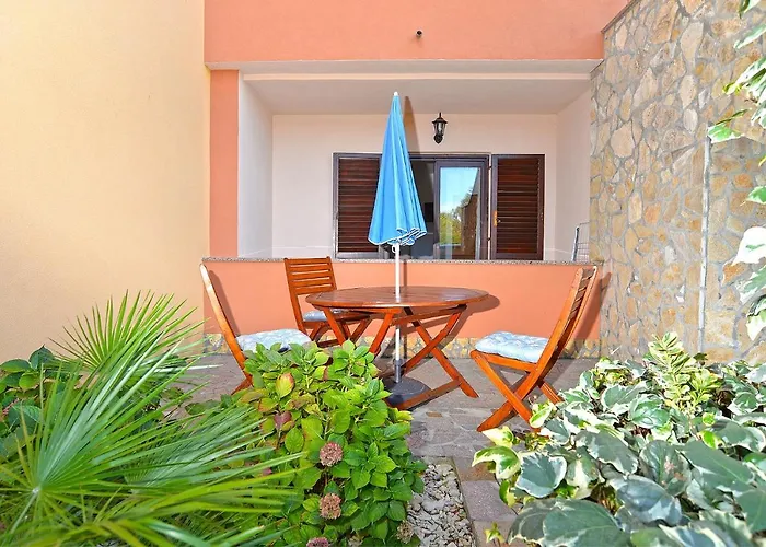 Lägenhet With Parking Space Stinjan, - 20816