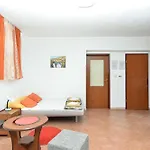 Apartment With Parking Space Stinjan, - 20816 Pula