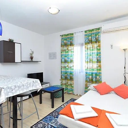 With Parking Space Stinjan, - 20816 Daire Pula
