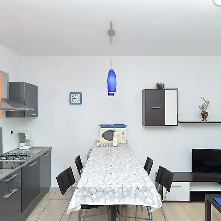 With Parking Space Stinjan, - 20816 Apartman *