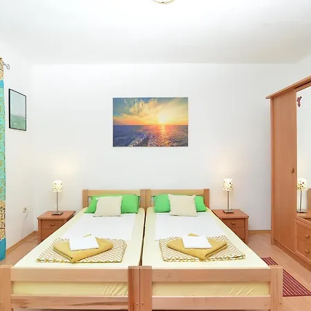 With Parking Space Stinjan, - 20816 *