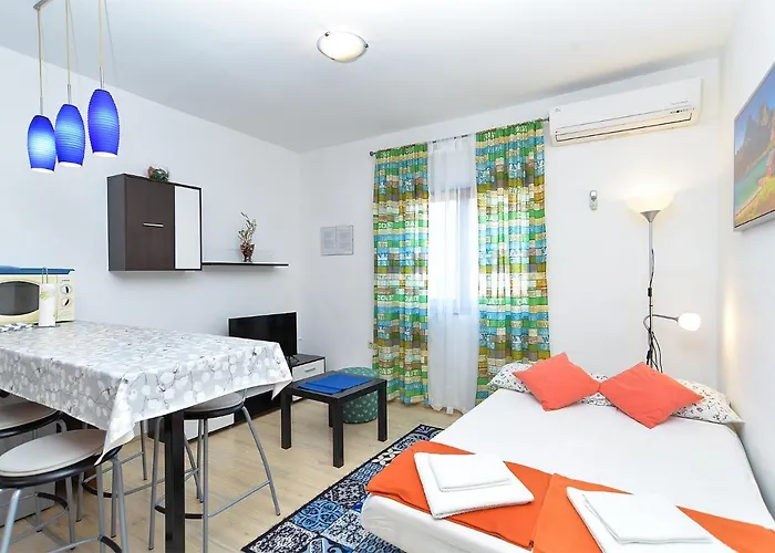 With Parking Space Stinjan, - 20816 Appartamento Pola