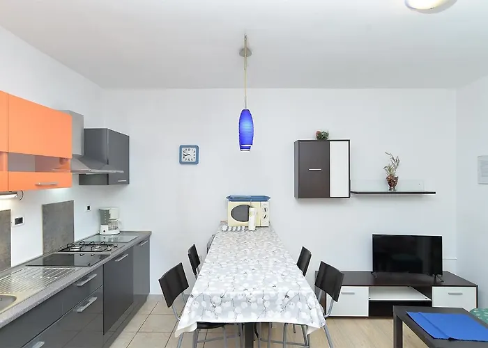 With Parking Space Stinjan, - 20816 Appartamento *