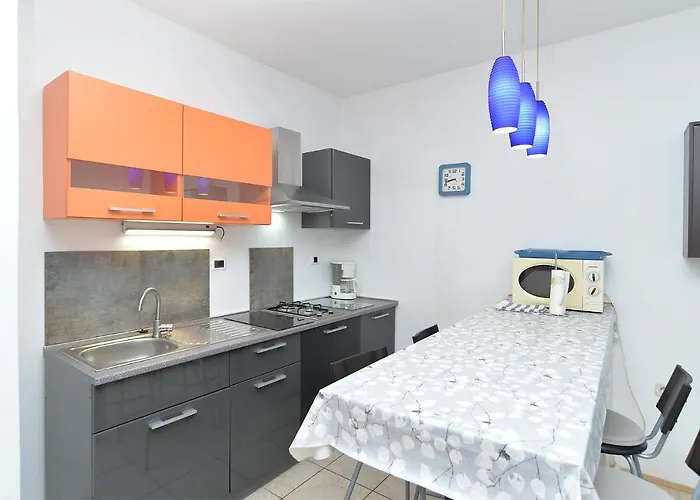 Apartment With Parking Space Stinjan, - 20816 *